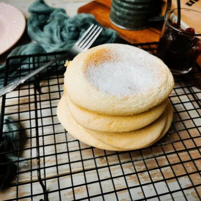 Glutenfreie Rezepte: Japanischen Wolkenpfannkuchen hergestellt aus der Universalmischung von miklos, serviert mit Marmelade