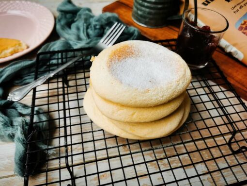 Glutenfreie Rezepte: Japanischen Wolkenpfannkuchen hergestellt aus der Universalmischung von miklos, serviert mit Marmelade