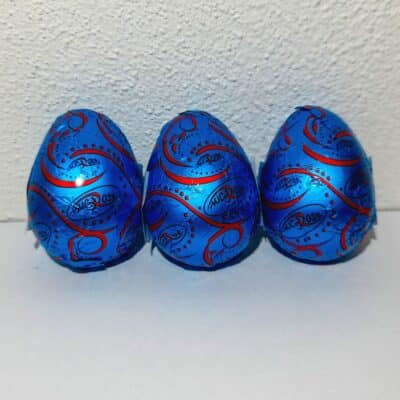 3 Schokoladeneier in blau Hülle